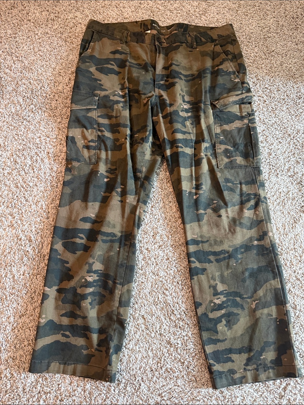 Old Navy Men's Camo Cargo Pants in Olive and Black